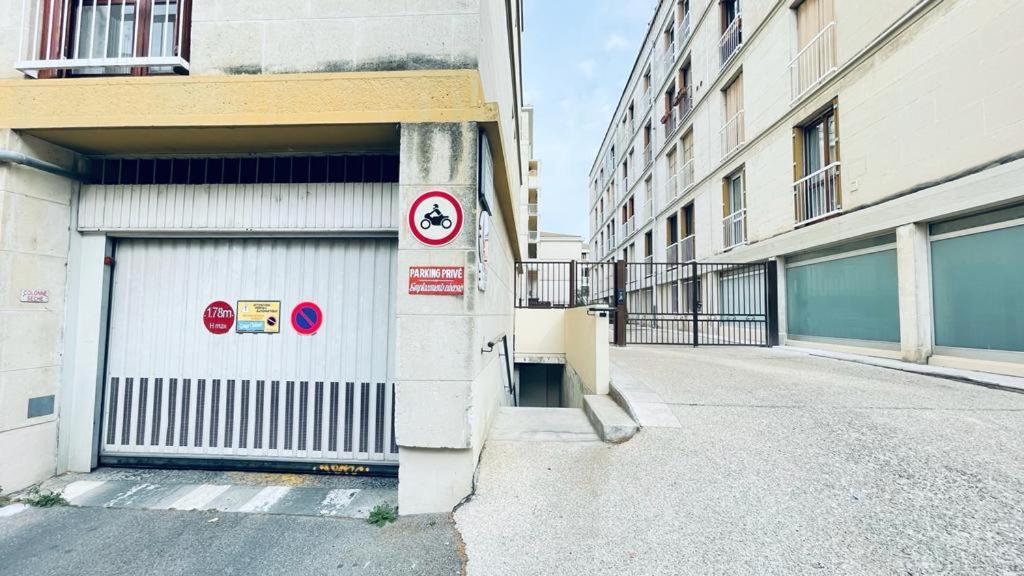 T2 Avignon Climatise Intra Muros Spacieux Et Lumineux Luaran gambar